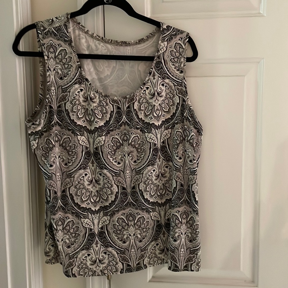 Classic top in subtle tones.  Ladies XL top.